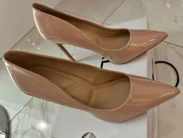 Beige patent heels